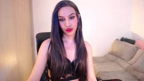 Snapshot of sofiaroamontoya chatting on 11-19-25, 02:44 Samara Silex online show from 11-19-25, 02:44
