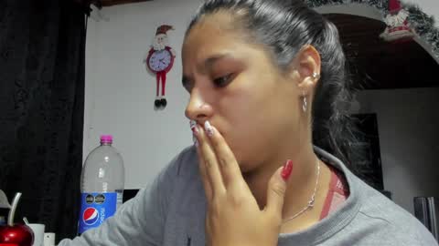 Snapshot of sofiaxmiller chatting on 12-10-24, 11:51 Danna Sofia online show from 12-10-24, 11:51
