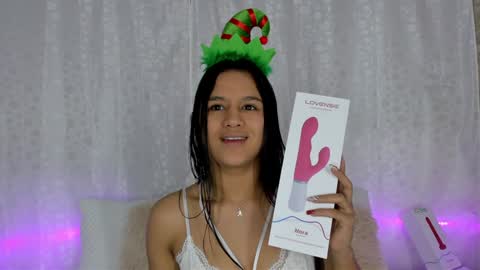 Snapshot of sofiaxmiller chatting on 12-13-24, 12:20 Danna Sofia online show from 12-13-24, 12:20