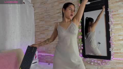 Snapshot of sofiaxmiller chatting on 01-12-25, 01:11 Danna Sofia online show from 01-12-25, 01:11