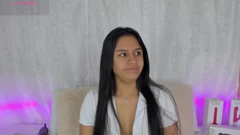 Snapshot of sofiaxmiller chatting on 01-14-25, 08:04 Danna Sofia online show from 01-14-25, 08:04