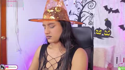 Snapshot of sofiaxmiller chatting on 10-31-25, 02:45 Danna Sofia online show from 10-31-25, 02:45