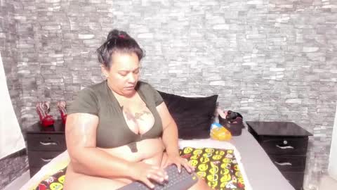 Vicky  online show from 01-14-25, 12:45
