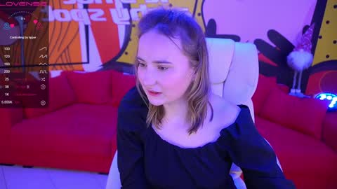 Snapshot of sofiebloom chatting on 12-25-24, 02:25 Sofie online show from 12-25-24, 02:25