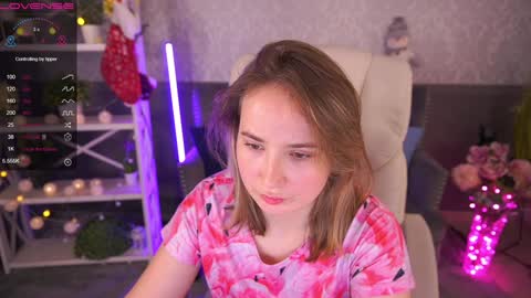 Snapshot of sofiebloom chatting on 12-28-24, 03:37 Sofie online show from 12-28-24, 03:37