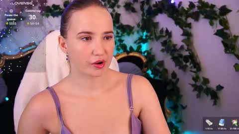 Snapshot of sofiebloom chatting on 09-22-25, 04:31 Sofie online show from 09-22-25, 04:31