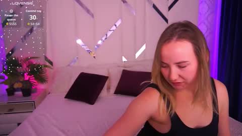 Snapshot of sofiebloom chatting on 11-06-25, 11:59 Sofie online show from 11-06-25, 11:59