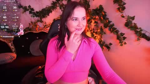 Snapshot of sofiebloom chatting on 11-23-25, 11:48 Sofie online show from 11-23-25, 11:48