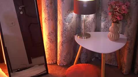 Snapshot of sofiebloom chatting on 12-19-25, 11:56 Sofie online show from 12-19-25, 11:56