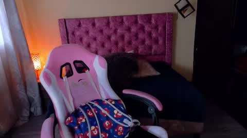 Snapshot of sofii_cute01 chatting on 12-19-25, 12:23 sofii_cute01 online show from 12-19-25, 12:23