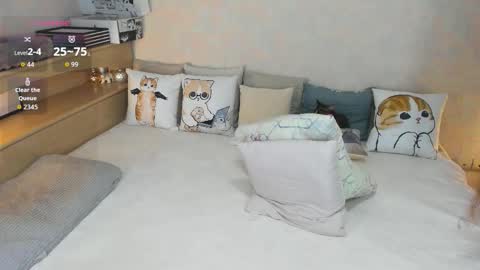 Snapshot of soft_purr_kitty chatting on 10-07-25, 07:22 Mia online show from 10-07-25, 07:22