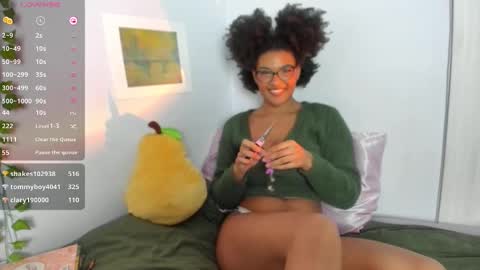 Snapshot of softbby123 chatting on 12-17-24, 01:50 Chloe Kiwi online show from 12-17-24, 01:50