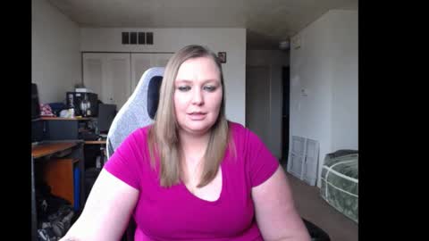 Snapshot of softerpeaches chatting on 01-24-25, 09:05 Rose online show from 01-24-25, 09:05