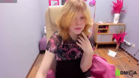 Snapshot of softflame chatting on 12-14-25, 04:56 softflame online show from 12-14-25, 04:56