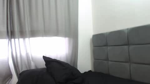 Snapshot of softhairobsession chatting on 11-12-25, 07:46 Seyra-abby online show from 11-12-25, 07:46