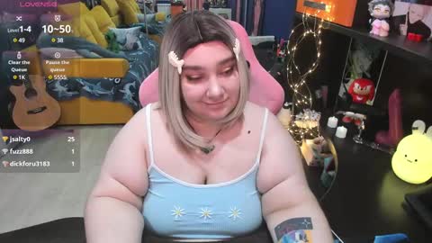Snapshot of softie_sofy chatting on 02-25-25, 06:03 Sofie online show from 02-25-25, 06:03