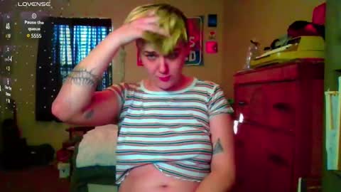 Snapshot of softtboyfriend chatting on 03-11-25, 11:26 Day online show from 03-11-25, 11:26