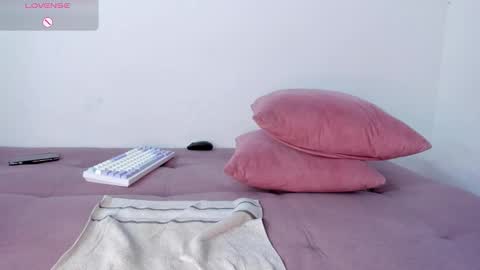 Snapshot of sol_angel1 chatting on 09-18-25, 04:09 Sol online show from 09-18-25, 04:09