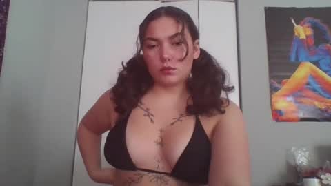 Snapshot of sola_reina chatting on 09-17-25, 05:36 Sola Reina online show from 09-17-25, 05:36