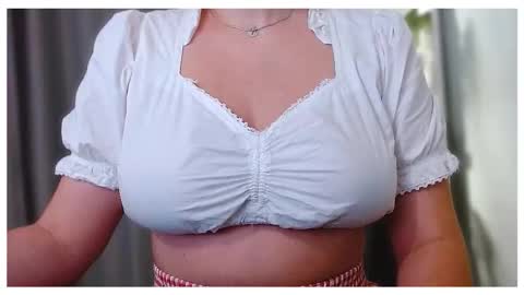 Snapshot of solisgaby chatting on 09-08-25, 03:44 Gaby Solis online show from 09-08-25, 03:44