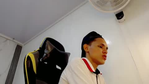 Snapshot of sombra_18 chatting on 07-25-26, 02:09 ESTEBAN online show from 07-25-26, 02:09