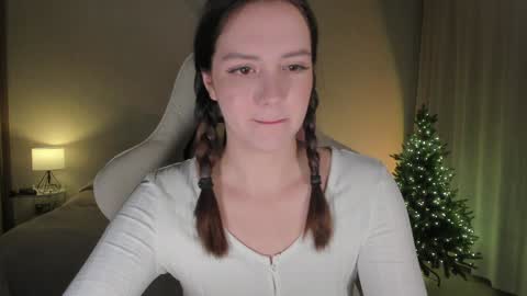 sonia_moon_ online show from 12-31-24, 01:57