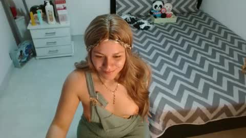 Snapshot of soniafuckboobs chatting on 10-27-25, 11:20 soniafuckboobs online show from 10-27-25, 11:20
