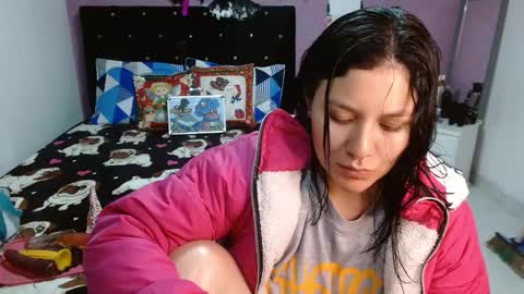 sonialatin69 online show from 12-17-24, 06:45
