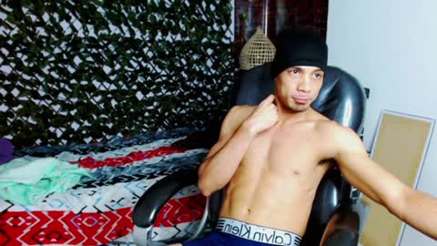 Snapshot of sonicj25_ chatting on 01-14-25, 08:09 SONIC online show from 01-14-25, 08:09