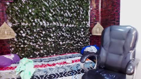 Snapshot of sonicj25_ chatting on 01-20-25, 12:28 SONIC online show from 01-20-25, 12:28