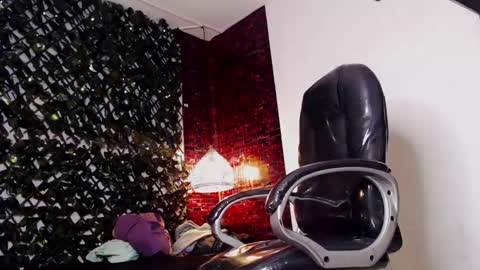 Snapshot of sonicj25_ chatting on 02-24-25, 01:13 SONIC online show from 02-24-25, 01:13