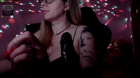 Snapshot of sonyadevon chatting on 01-14-25, 04:47 Sonia online show from 01-14-25, 04:47