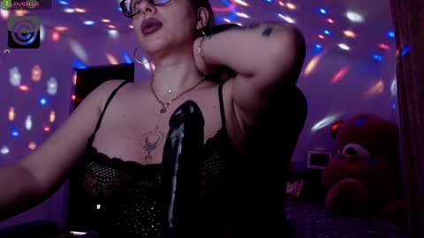 Snapshot of sonyadevon chatting on 02-07-25, 11:23 Sonia online show from 02-07-25, 11:23