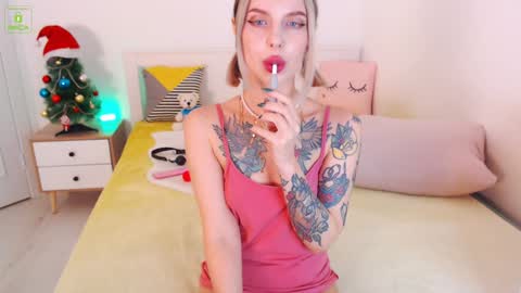 Snapshot of sonyalime chatting on 12-14-24, 06:56 Sonya Lime online show from 12-14-24, 06:56