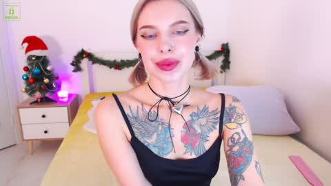 Snapshot of sonyalime chatting on 12-17-24, 07:29 Sonya Lime online show from 12-17-24, 07:29