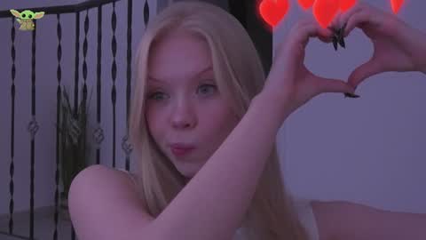 Snapshot of sonyaplush chatting on 12-21-24, 08:00 Sonya Instagram Twitter sonyaplushgirl OnlyFans sonyaplush online show from 12-21-24, 08:00