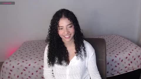 Snapshot of sophi_baby chatting on 10-22-25, 04:24 Sophi baby online show from 10-22-25, 04:24