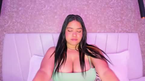 Snapshot of sophi_moon1 chatting on 02-21-25, 03:12 Sofia online show from 02-21-25, 03:12