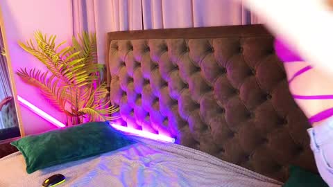 Snapshot of sophia_dreamy chatting on 12-21-24, 07:35 Sophia online show from 12-21-24, 07:35