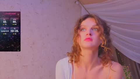 Snapshot of sophia_dreamy chatting on 09-25-25, 08:40 Sophia online show from 09-25-25, 08:40