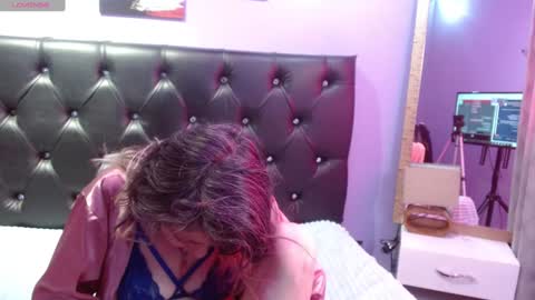 Snapshot of sophia_ny chatting on 12-22-24, 03:44 SOPHIA online show from 12-22-24, 03:44