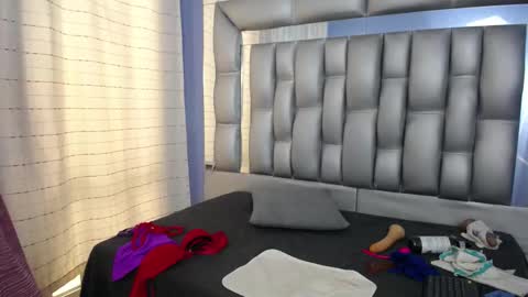 Snapshot of sophia_ny chatting on 03-08-25, 04:28 SOPHIA online show from 03-08-25, 04:28