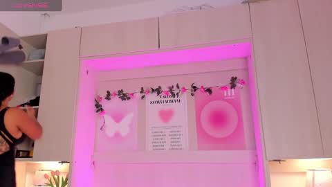  S O P H I A  online show from 02-01-25, 11:43