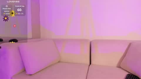 Snapshot of sophia_walkett chatting on 02-26-26, 01:54 Michelle online show from 02-26-26, 01:54