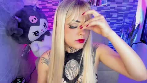 Snapshot of sophiaa_cherry chatting on 10-12-25, 11:59 Sophia online show from 10-12-25, 11:59