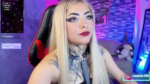 Snapshot of sophiaa_cherry chatting on 11-11-25, 09:48 Sophia online show from 11-11-25, 09:48