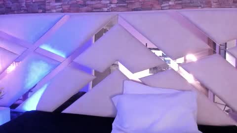 Sophia Paris online show from 12-19-25, 03:02