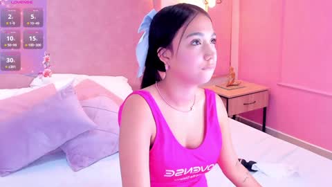 Snapshot of sophiawhite__ chatting on 01-06-25, 04:13 SOPHIA online show from 01-06-25, 04:13