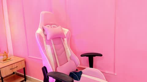 Snapshot of sophiawhite__ chatting on 01-07-25, 01:03 SOPHIA online show from 01-07-25, 01:03