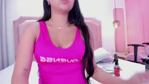 Snapshot of sophiawhite__ chatting on 02-19-25, 04:44 SOPHIA online show from 02-19-25, 04:44